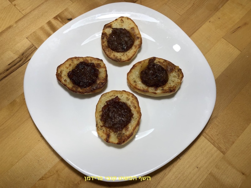 סירות תפוא בניחוח רוזמרין במילוי בצל מקורמל טבעוני ללא גלוטן