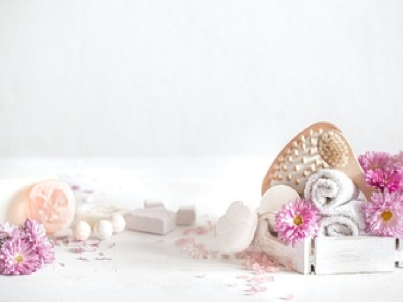 מה ההבדל בין קוסמטיקאית רגילה לקוסמטיקאית רפואית?