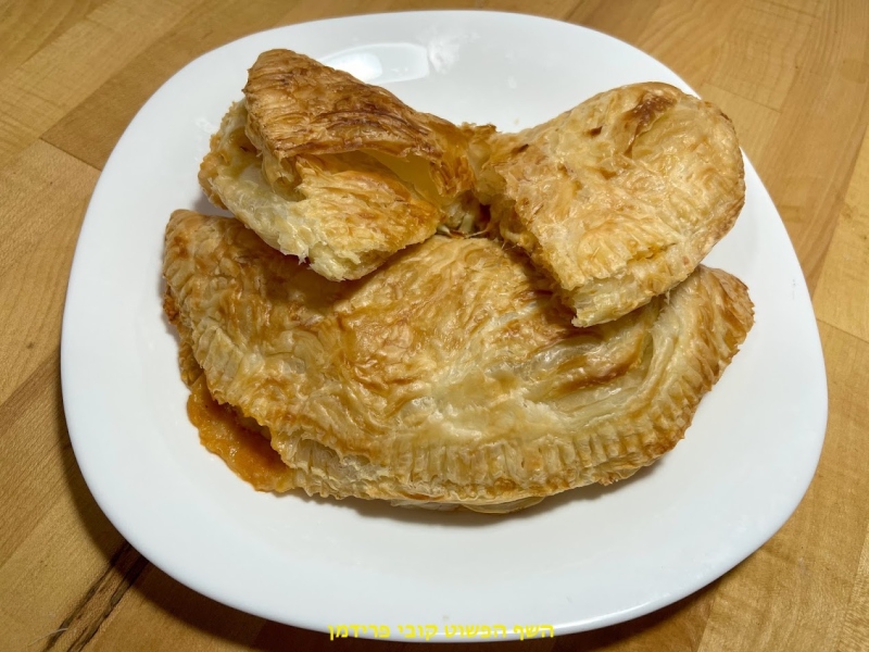 סמבומלווח פיצה גבינות וזיתים