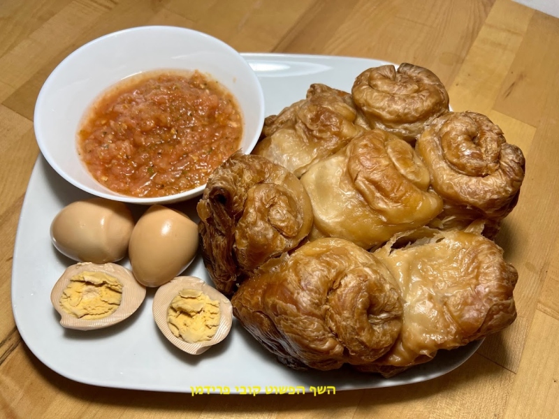 גחנומלווח עם ביצים חומות ורסק פיקנטי