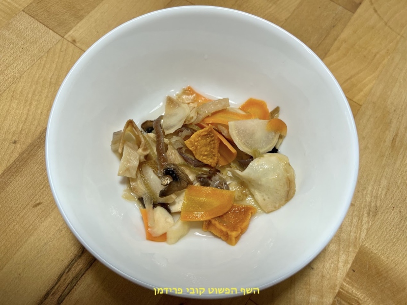 השריית לקט ירקות מיובשים במים לתבשילים מרקים ומאפים טבעוני ללא גלוטן