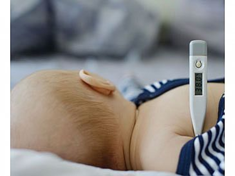 איך מורידים חום לתינוק?
