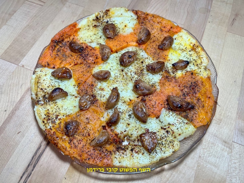 ״פיצה״ מאפה תפוא ובטטה עם שום קונפי בניחוח תימין טבעוני ללא גלוטן