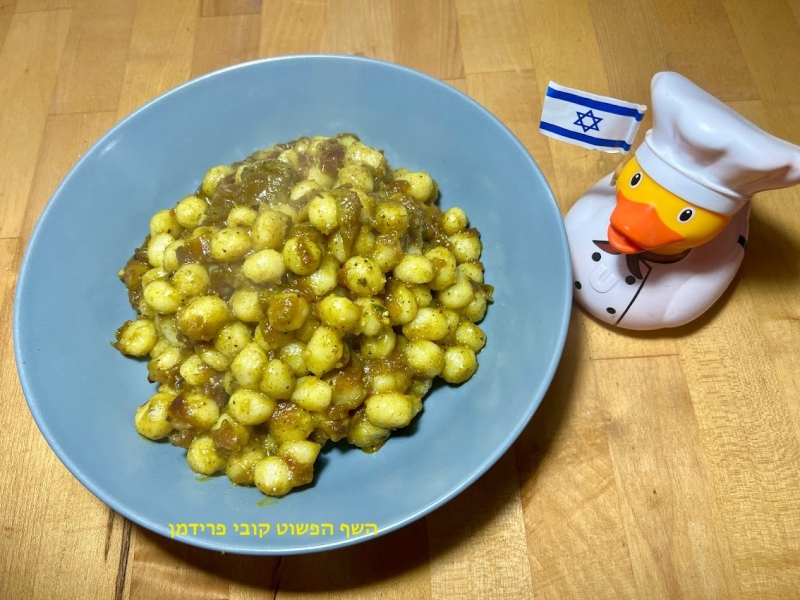 מיני ניוקי תפוא עם בצל מקורמל מלח ושמן כמהין טבעוני