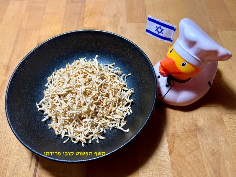 שבבי(גוליאנים) שורש פטרוזיליה יבשים בייבוש במכונת יבוש ביתית לתיבול וארומה טבעוני ללא גלוטן