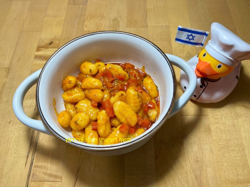 ניוקי תפוא ברוטב פלפלים עשיר בניחוח תימין טבעוני ללא גלוטן