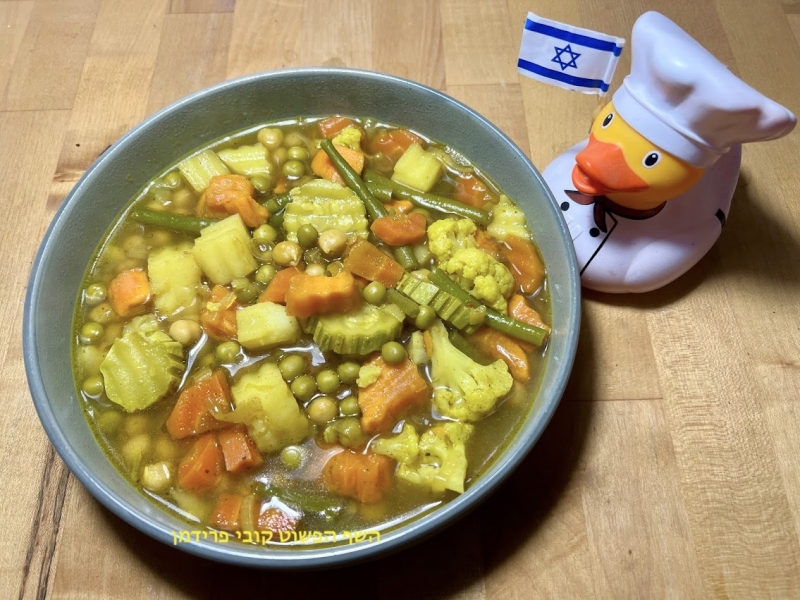 מרק ירקות וקטניות אביבי עשיר טבעוני ללא גלוטן