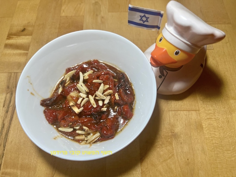 פלפלים קלויים בתחמיץ בניחוח שום עם מקלוני שקדים טבעוני ללא גלוטן