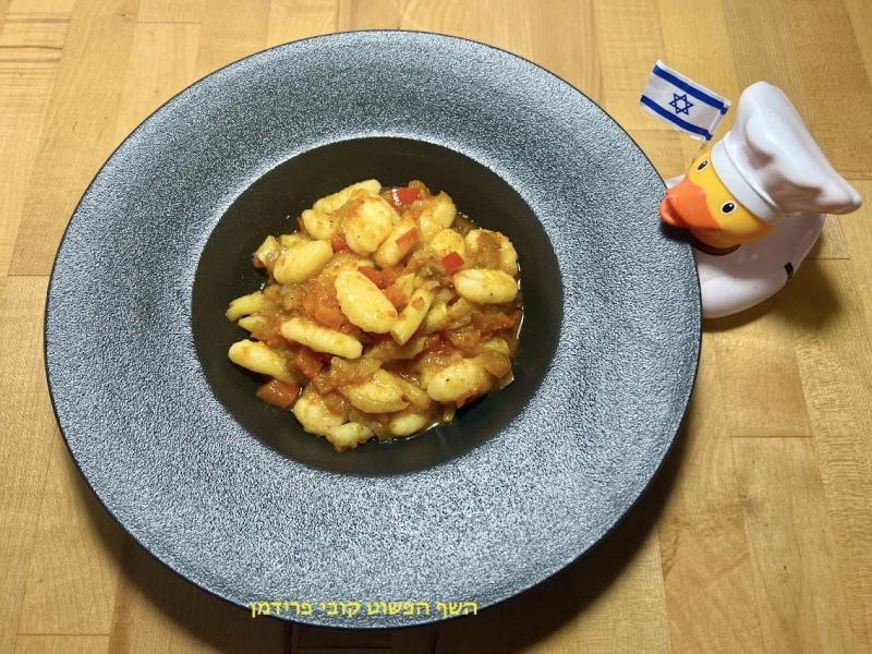 ניוקי תפוא ברוטב פלפלים ושעועית טבעוני ללא גלוטן