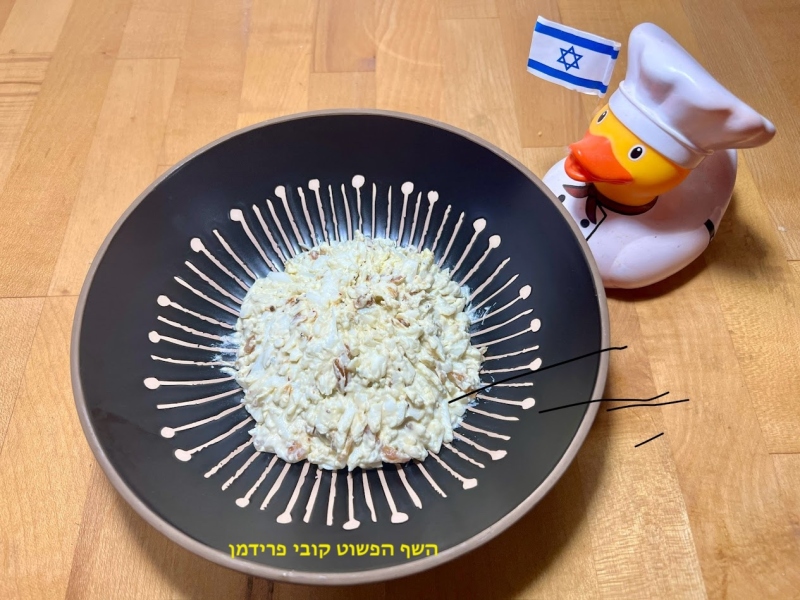 סלט ביצים משודרג עם מיונז חרדל ובצל מקורמל מבית סבתא לולה צמחוני ללא גלוטן