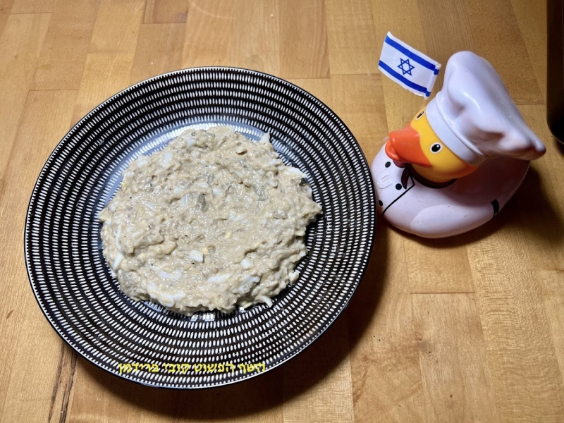 באבא גנוש משודרג(חציל בטחינה גולמית) (על מצע מלח גס)בתוספת ביצים צמחוני ללא גלוטן