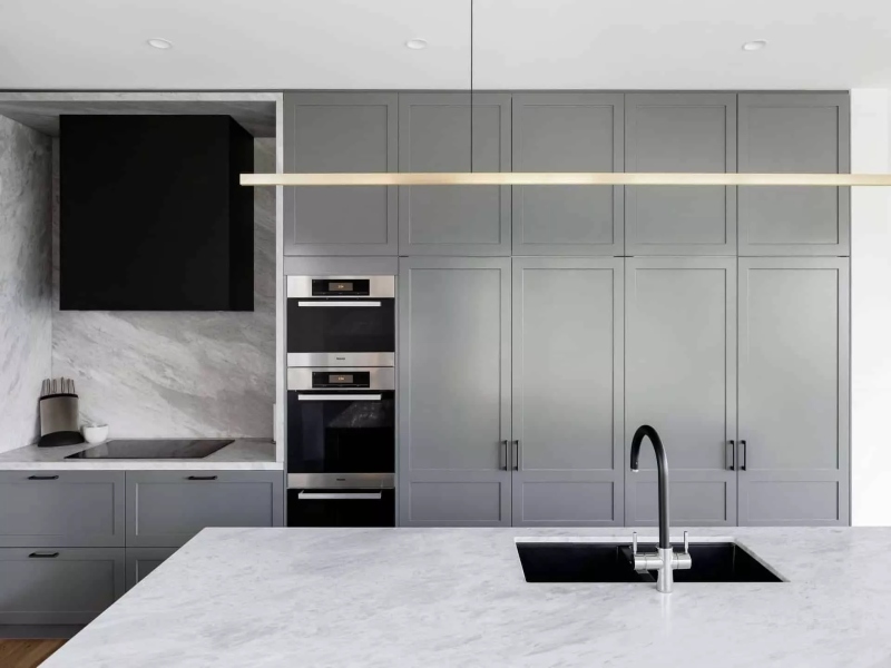 קולקציית מטבחים מובילים לשנת 2025 – חווית עיצוב שמתחילה בבית שלך