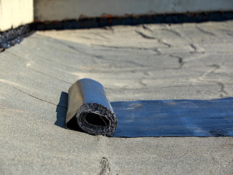 איטום גגות לבתים פרטיים מול בנייני מגורים: מה ההבדל?