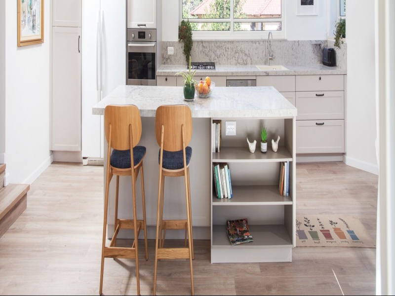 המדריך המלא לעיצוב הבית והחצר 2026: למה הכיסאות שלכם הם המפתח לאווירה מושלמת?