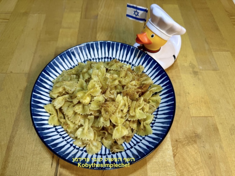 פסטה עניבות עם קינמון וסוכר מאכל ילדות מבית סבתה לולה טבעוני