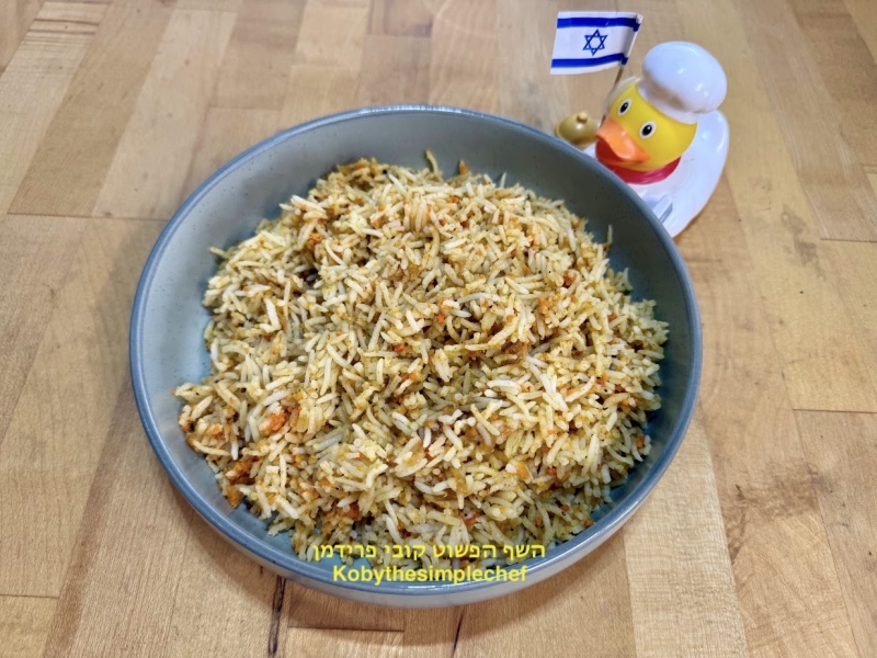 אורז בסמטי כתום עם אבקת גזר ובצל מקורמל טבעוני ללא גלוטן