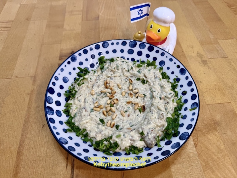 באבא גנוש ירוק עם צנוברים קלויים טבעוני ללא גלוטן