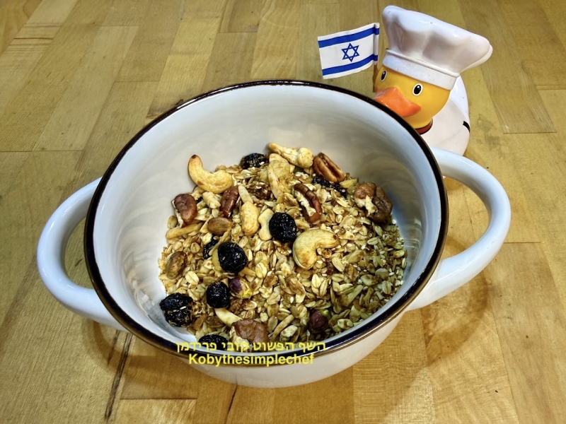 גרנולה ביתית חלומית פריכה עשירה בפיצוחים בניחוח קינמון