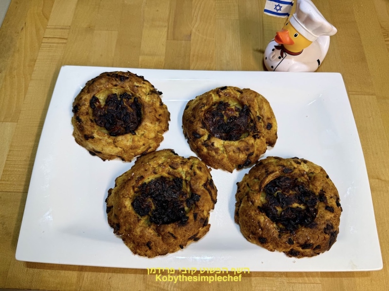 צלוחיות אפויות מפירה תפוא עם בצל מקורמל טבעוני ללא גלוטן