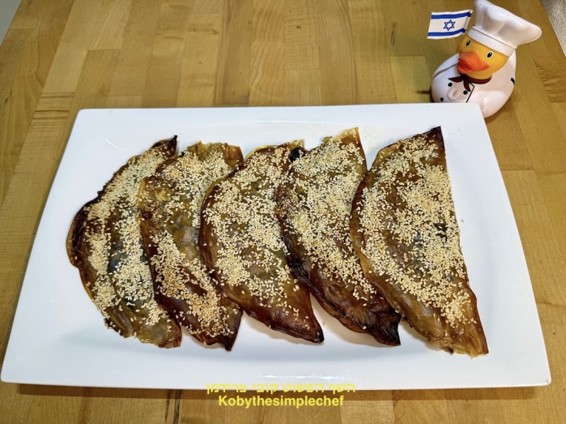 סמבוסק מדפי אורז במילוי חצילים וגבינות כשר לפסח צמחוני ללא גלוטן