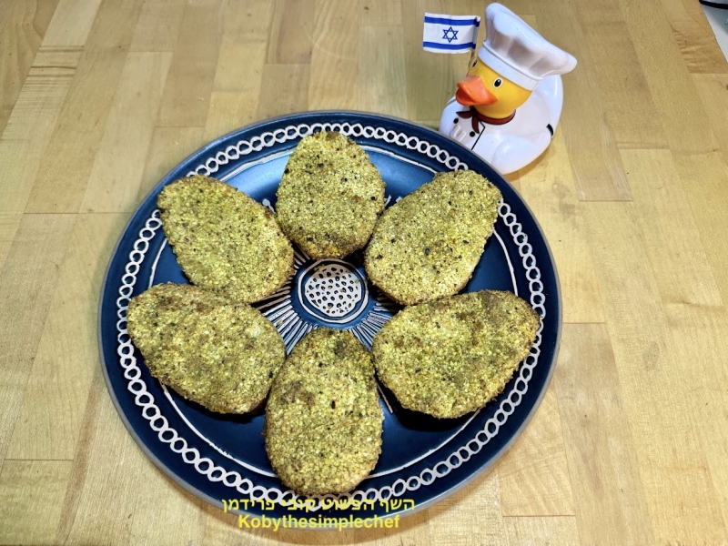 סירות תפוא מזוגזגות קריספיות בציפוי קמח מצה מתובל טבעוני ללא גלוטן כשר לפסח