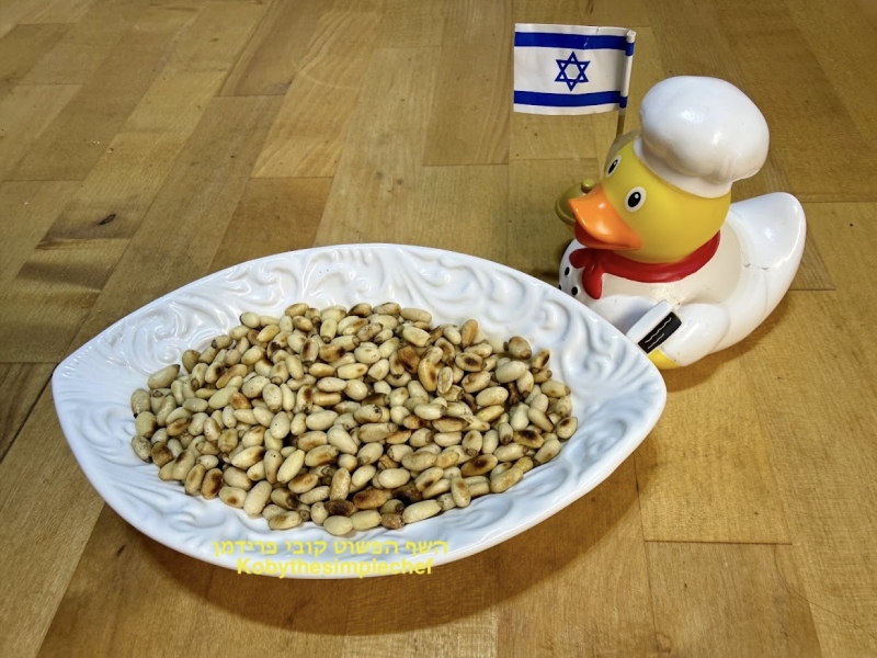 קליית צנוברים לסלטים מאפים ותבשילים על מחבת יבשה טבעוני לא גלוטן