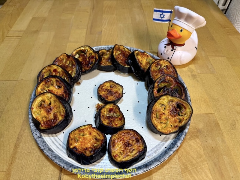 אפיית טבעות חציל פקנטיות בתיבול רוטב צילי מתוק(במקום טיגון)לסביח וסלטים טבעוני ללא גלוטן