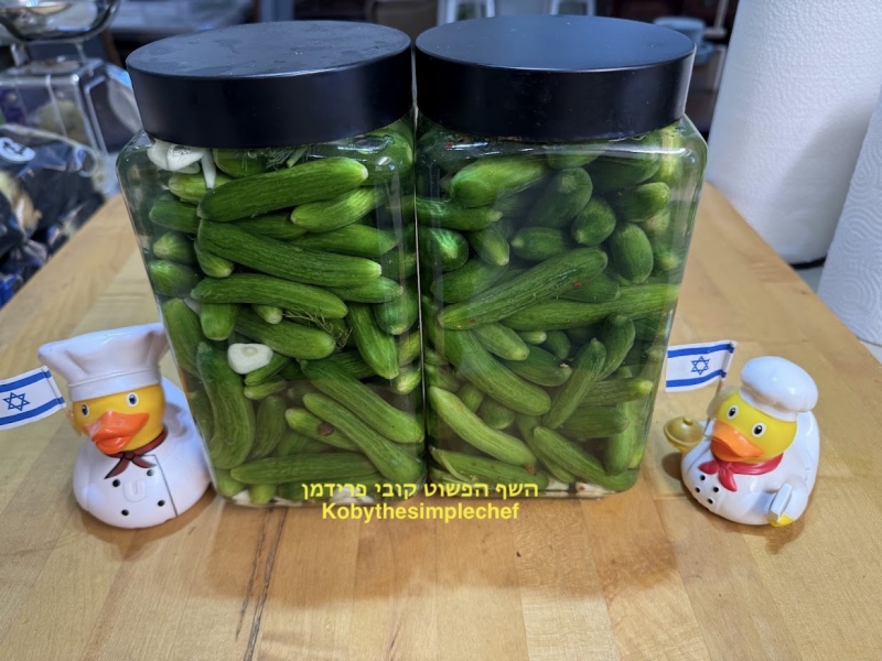 מיני מלפפונים(גודל אצבע)כבושים בטעם של פעם פיקנטי בסיגנון פולני מבית סבתה לולה משודרג טבעוני ללא גלו