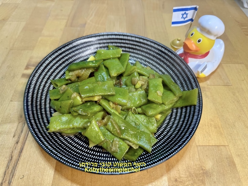 שעועית הילדה ברוטב בצל מקורמל טבעוני ללא גלוטן