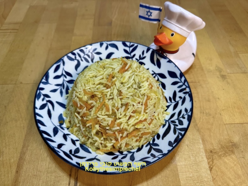 אורז בסמטי עם מקלוני גזר ובצל מקורמל מתובל טבעוני ללא גלוטן