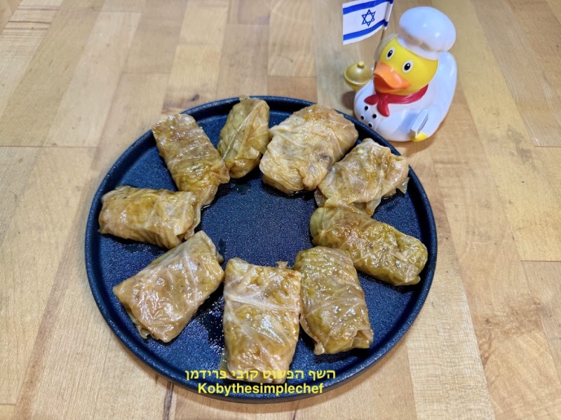 עלי כרוב ממולאים באורז עם כרוב ובצל מקורמל בניחוח לימון טבעוני ללא גלוטן