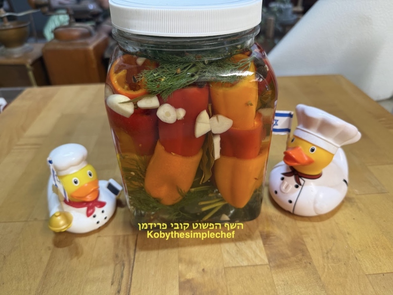 מיני פלפלונים בצבעים כבושים ביתיים בטעם של פעם פיקנטי בסיגנון מזרח ארופאי משודרג מבית סבתה אסתר טבעו