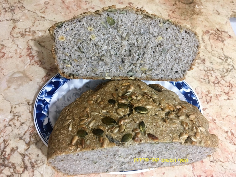 לחם 100% כוסמת טבעוני, ללא גלוטן עם תערובת גרעינים ועשבי תיבול