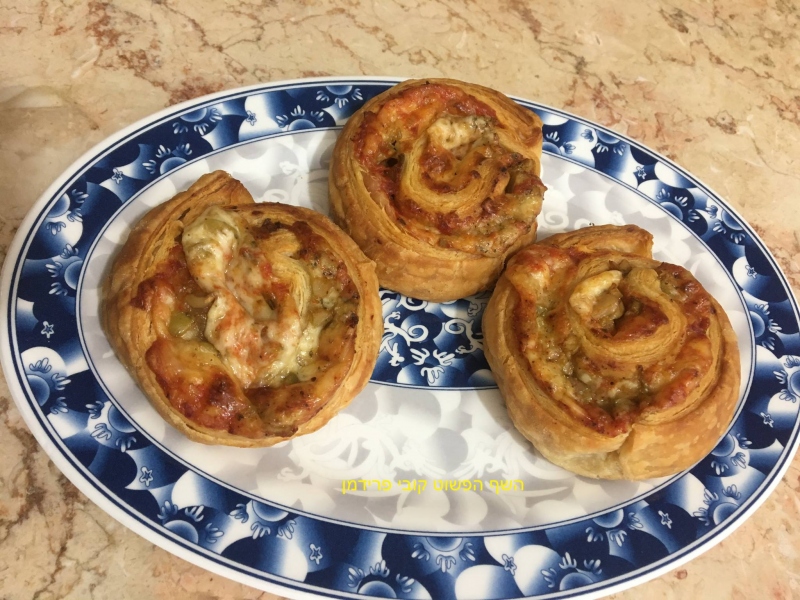 מאפה בצק שמרים עלים פיצה עשיר