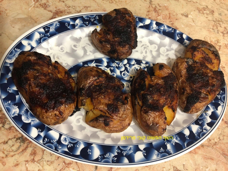 מיני תפוא אדומים מעוכים בתנור בתוספת תבלינים