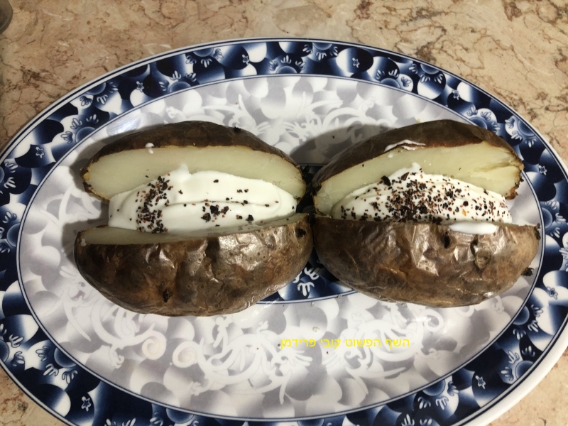 תפו"א בניחוח וטעם מדורה עם שמנת חמוצה-יוגורט