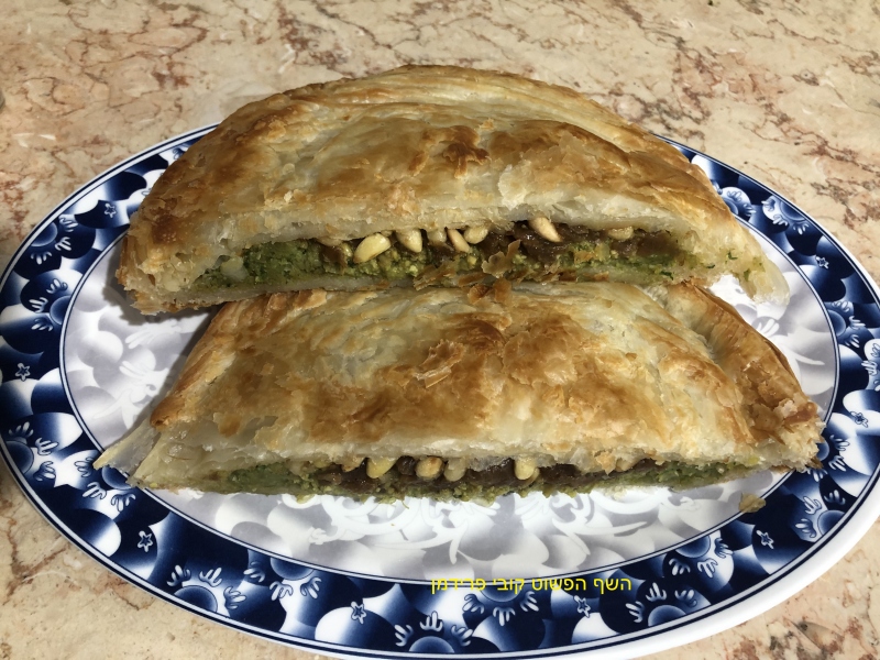 מלווח פלאפיתה (פיתה מלווח ממולאת פלאפל עם בצל מקורמל וצנוברים)בתנור טבעוני