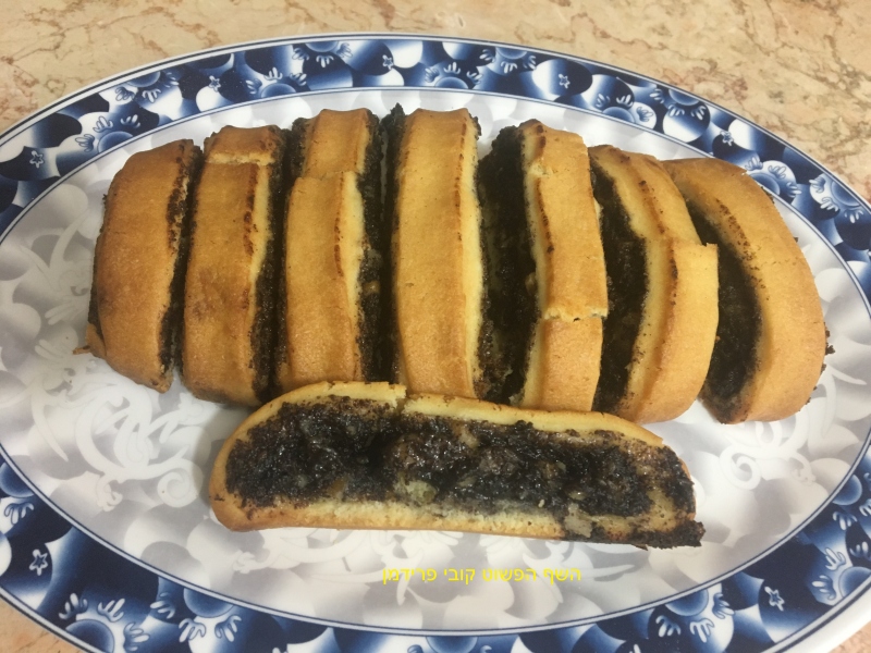 רולדה מבצק פריך אפויה עם מלית פרג עשירה