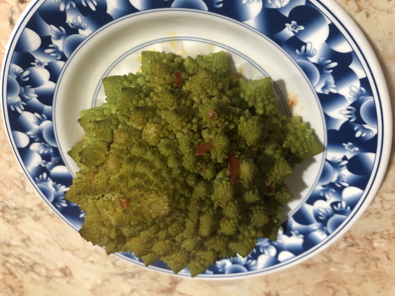 כרובית אלמוגים עם צילי מתוק בתנור טבעוני ללא גלוטן