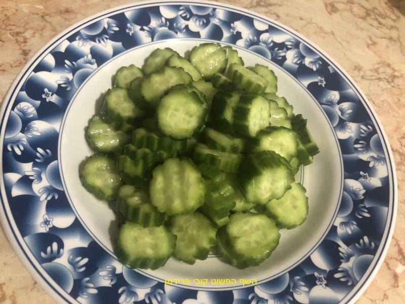 טבעות מלפפונים ירוקים בתחמיץ