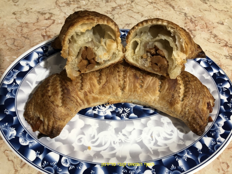 בוריטומלווח במילוי שעועית לבנה ברוטב עגבניות טבעוני