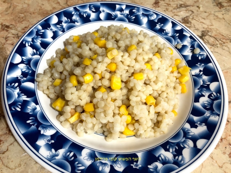 סלט פתיתים עגולים עם תירס טבעוני