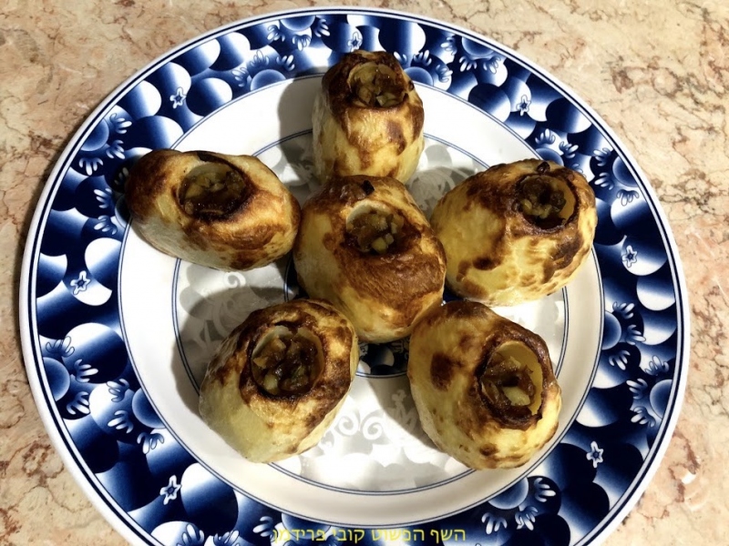 תפו״א ממולאים עם בצל מקורמל וזיתים טבעוני ללא גלוטן