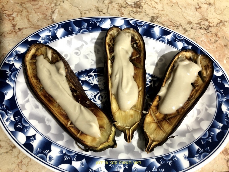 מיני חציל מנומר בתנור עם טחינה טבעוני ללא גלוטן