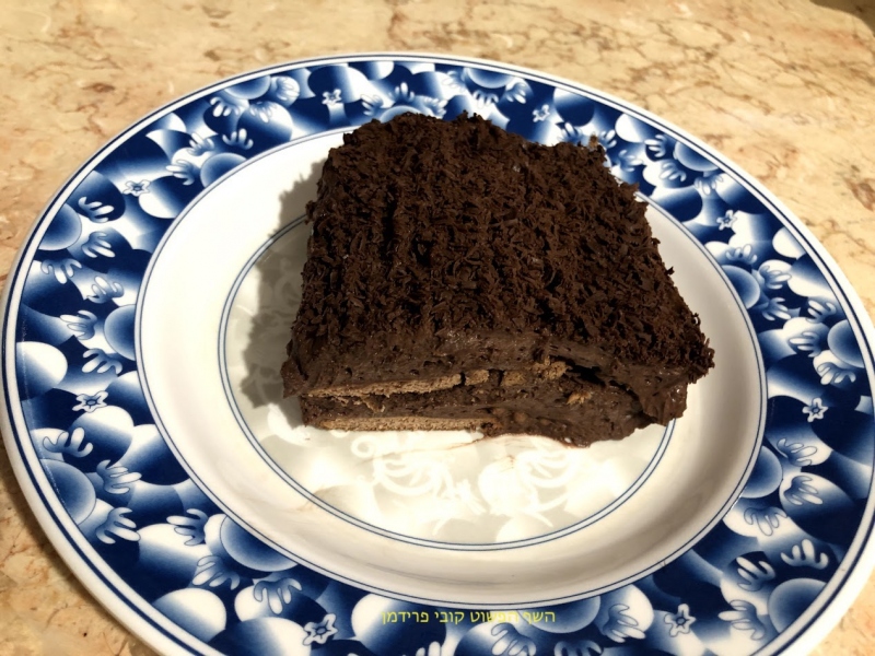 עוגת ביסקוויטים בטעם שוקולד בלגי מריר בניחוח קפה ואירייש קרם