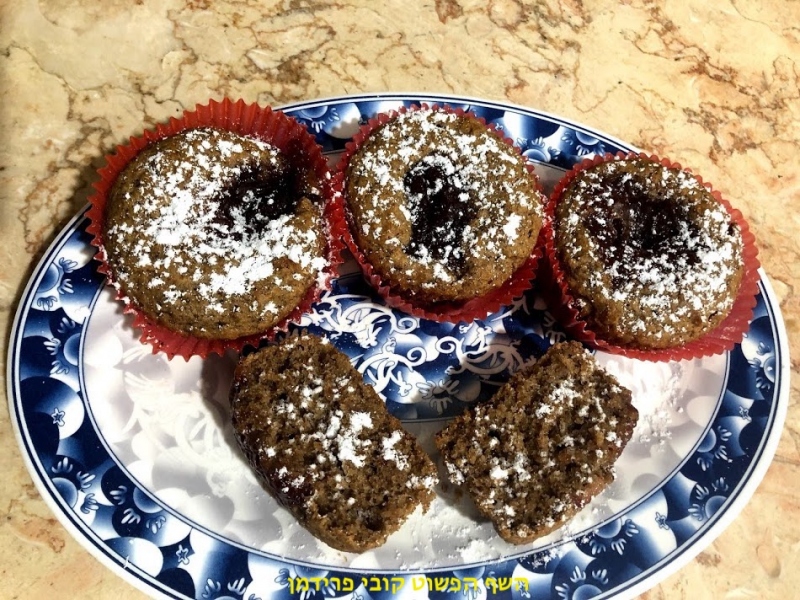 סופגנימאפינס חרובים טבעוני במילוי ריבת תות מקמח קוסמין מלא