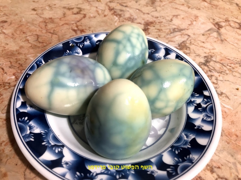 ביצים קשות משוישות(שיש)מבושלות במי בטטה סגולה