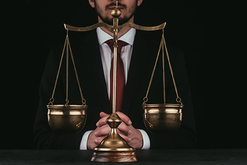 כיצד בוחרים עורך דין שמתמחה בסיעוד?