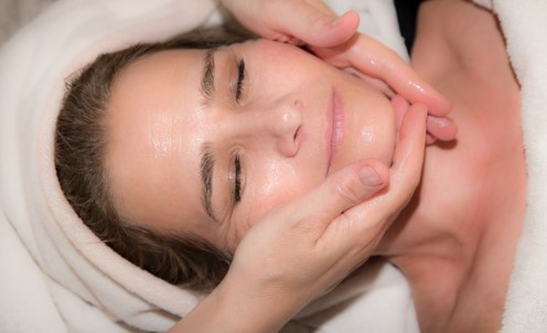 5 טיפים לשמירה על עור הפנים