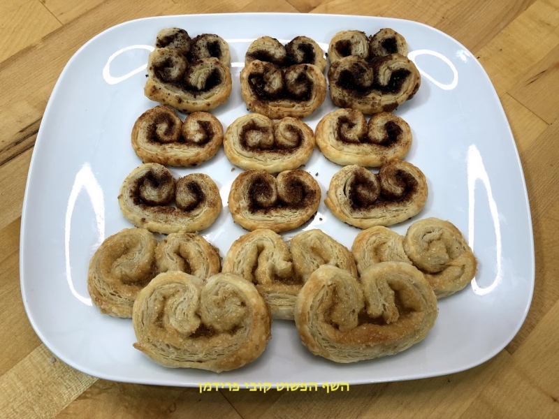 עוגיות אוזני פיל בטעמים סוכר סוכר קינמון וסוכר קקאו קפה
